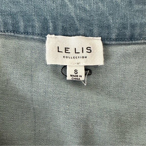 LE LIS Frayed Hem Denim Mini Skirt with Scalloped Frayed Hem - Size Small - NWOT - Picture 3 of 4